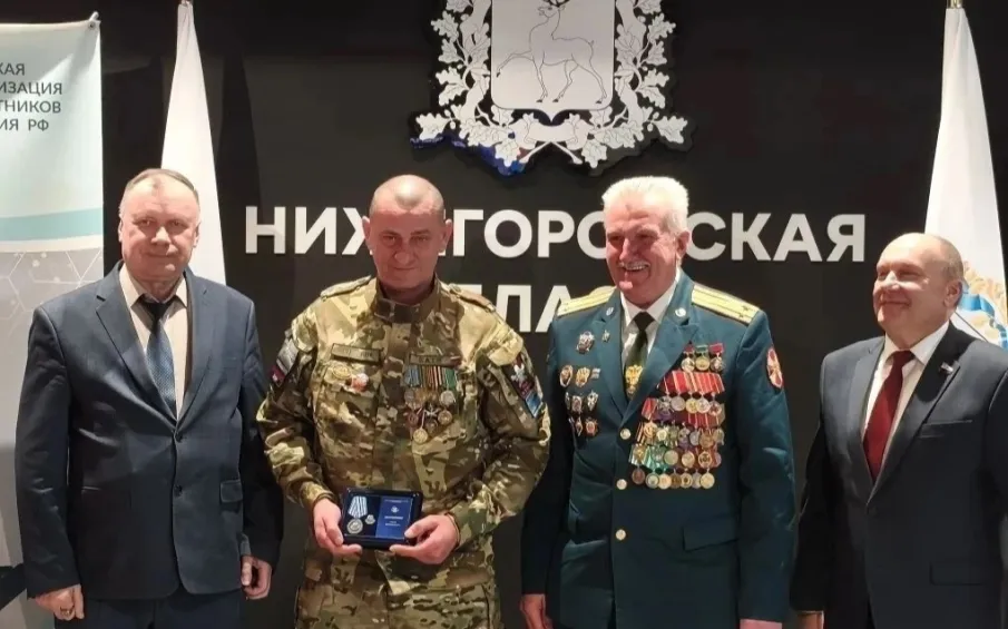 Нижегородских медиков в преддверии Дня Победы наградили медалями за помощь бойцам СВО   