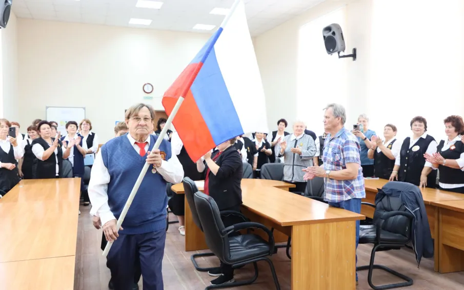 " Наш девиз - без устали вперед!"