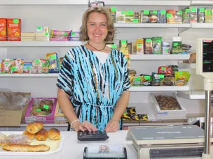 Улыбка продавца - в подарок