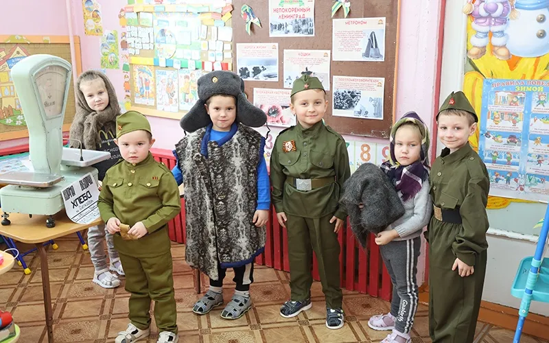 И здесь мы слово "Родина " впервые прочитали по складам