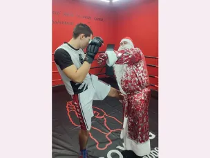 К нам на конкурс, ой - ой - ой, Дед Мороз пришел живой
