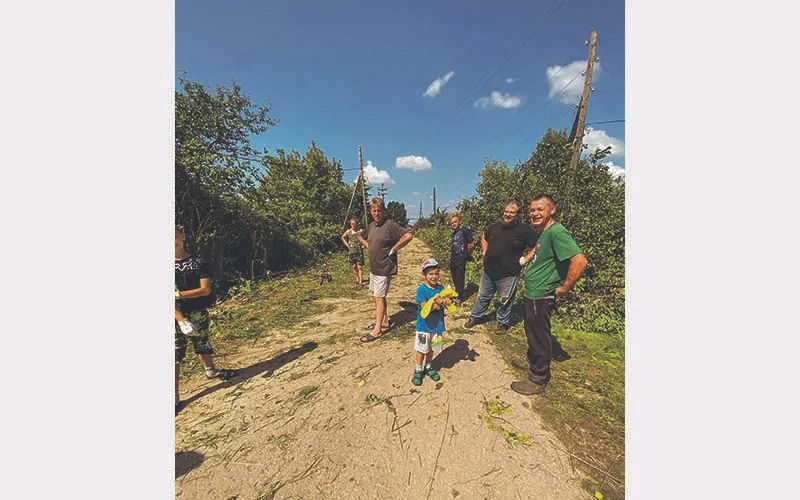 А ты мне, улица родная, и в непогоду дорога