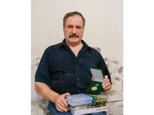 Виктор Нестеров: А снежинки на березе, словно яхонты горят