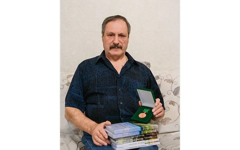 Виктор Нестеров: А снежинки на березе, словно яхонты горят