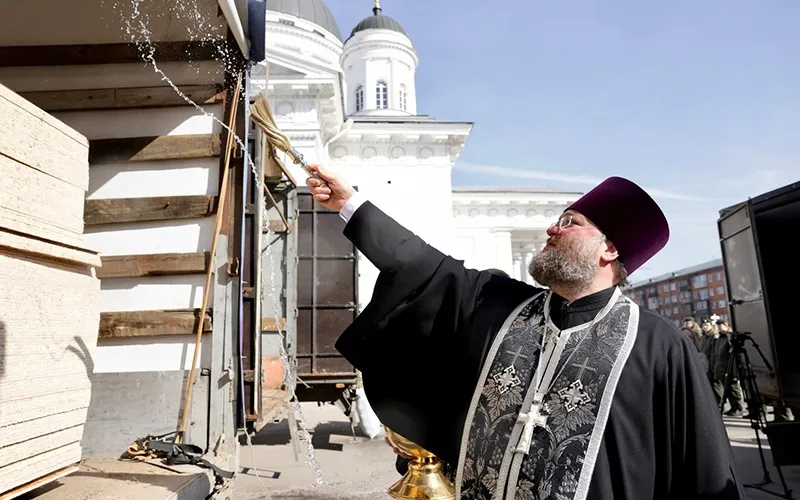 Фронту с благословением