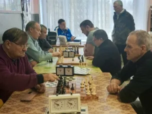 За шахматной доской