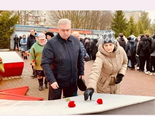 Герои никогда не умирают, Герои в нашей памяти живут!