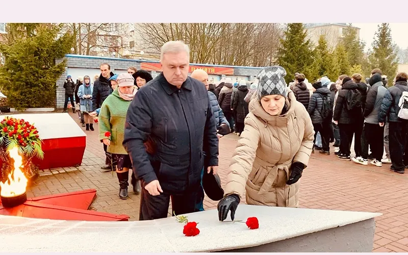 Герои никогда не умирают, Герои в нашей памяти живут!